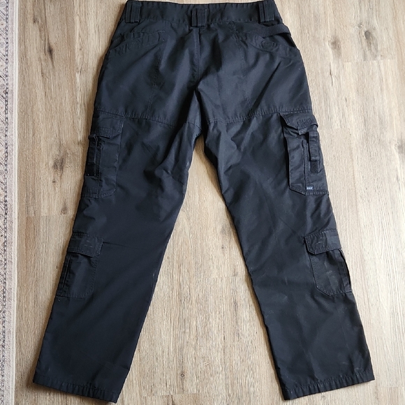 5.11 Tactical Black Cargo Pants with Multi-Pocket Utility Size 18 Long - Picture 3 of 8